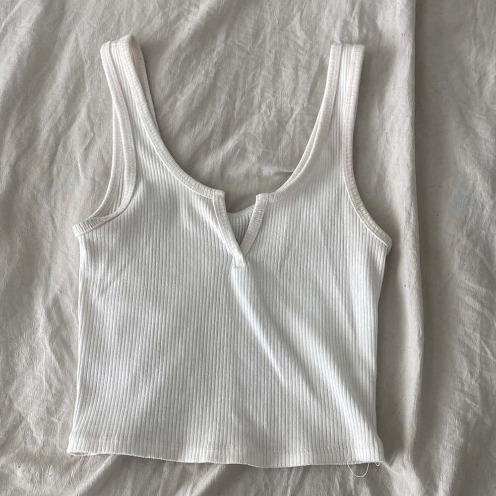 Aeropostale ribbed v-neck tank top